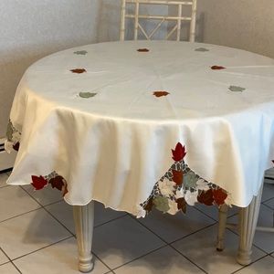 NWOT-FALL ROUND TABLECLOTH.
